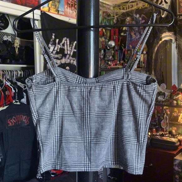 Cropped Top - Picture 2 of 3